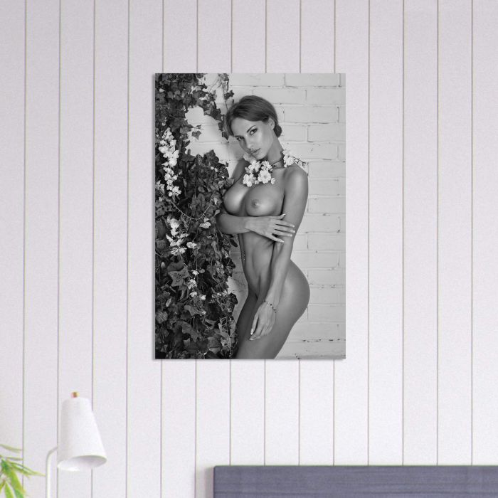 Nackte Frau mit Blume im Haar, PlumaArt - Premium Kunst Fotos und Bilder