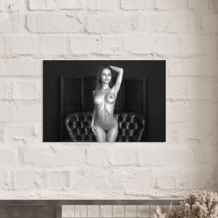 Nackte Frau auf Couch, PlumaArt - Premium Kunst Fotos und Bilder