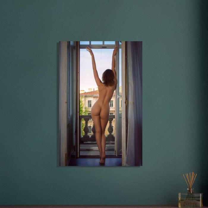 Nackte Frau am Fenster, PlumaArt - Premium Kunst Fotos und Bilder