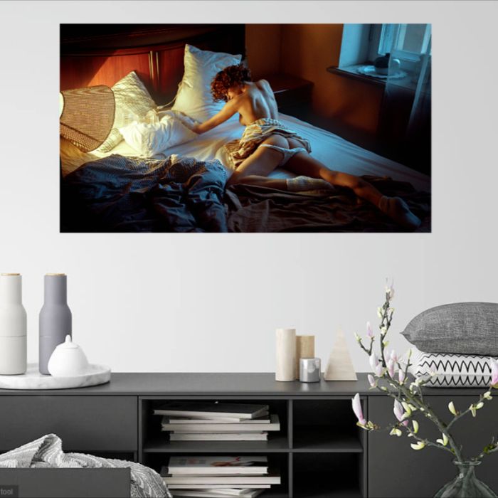 Frau im Handtuch auf dem Bett, PlumaArt - Hochwertige erotische Kunst und Fotografie