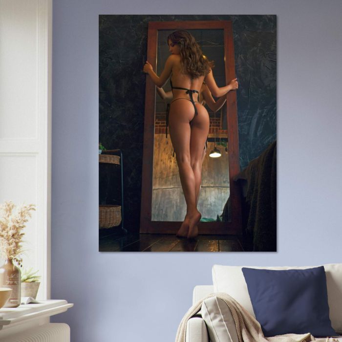 Frau in schwarzer Lingerie vor Spiegel, PlumaArt - Hochwertige erotische Kunst und Fotografie