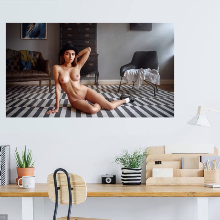 Gestreifter Teppich, PlumaArt - Hochwertige erotische Kunst und Fotografie
