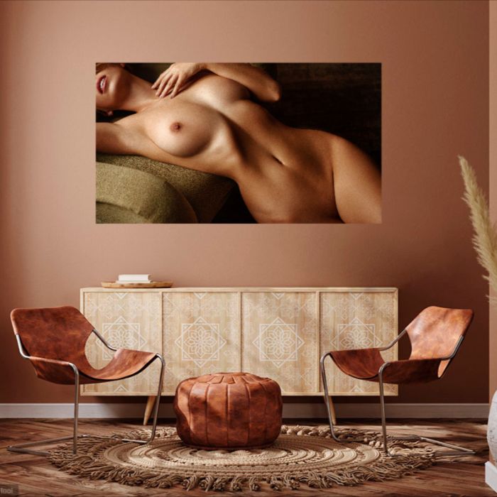 Frau auf Couch, PlumaArt - Hochwertige erotische Kunst und Fotografie